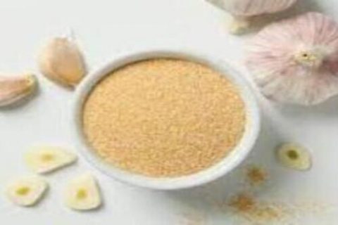sieving garlic powder